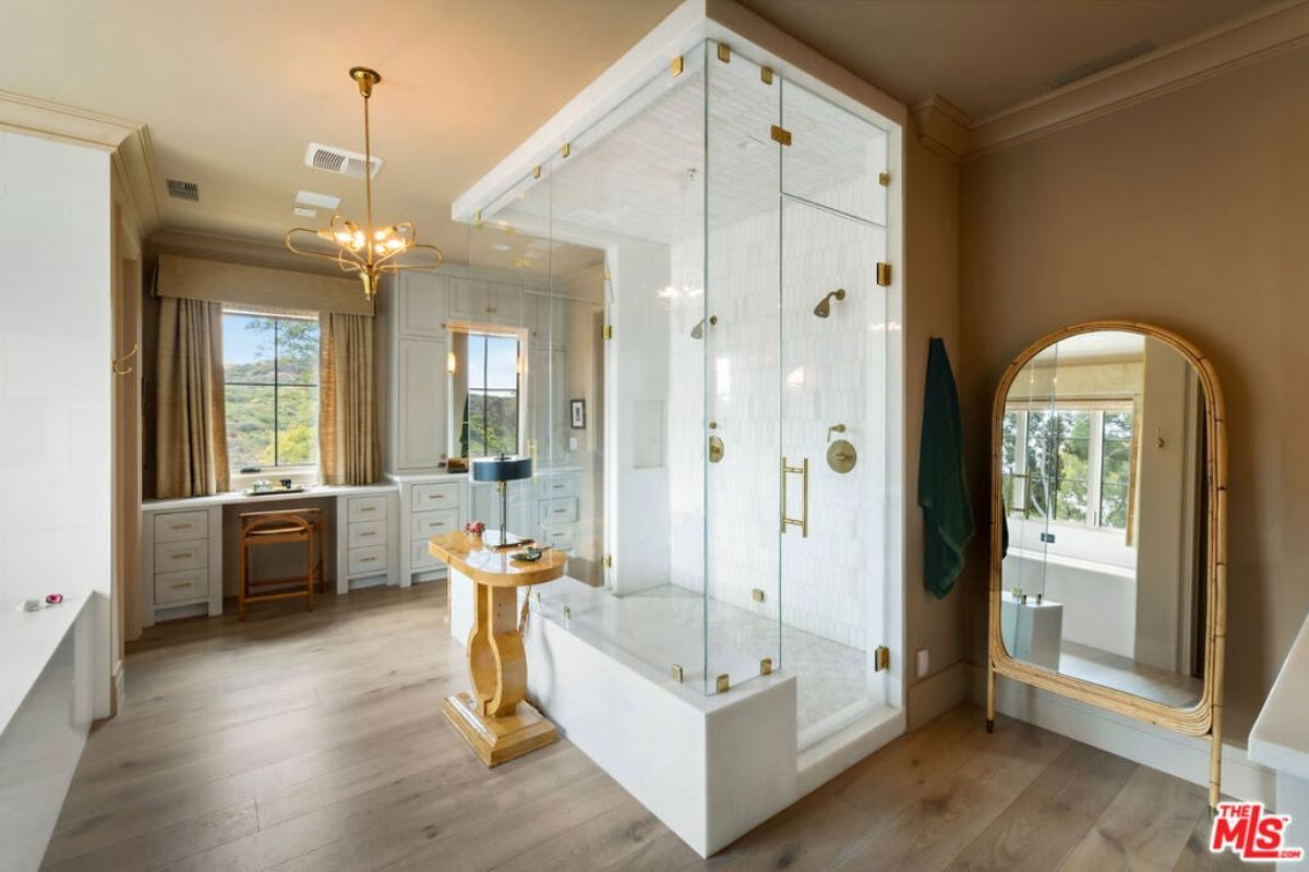 9,351 Sq. Ft. Mansion in Pacific Palisades, CA ($21,900,000)