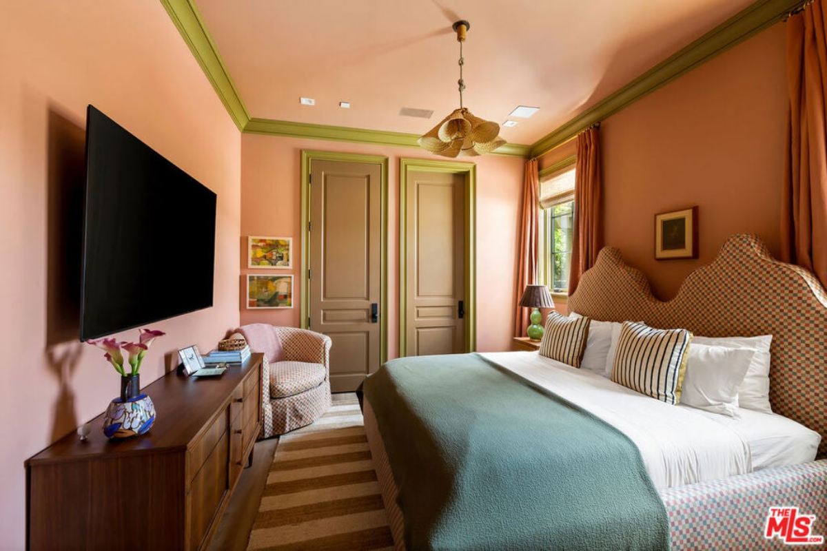 9,351 Sq. Ft. Mansion in Pacific Palisades, CA ($21,900,000)