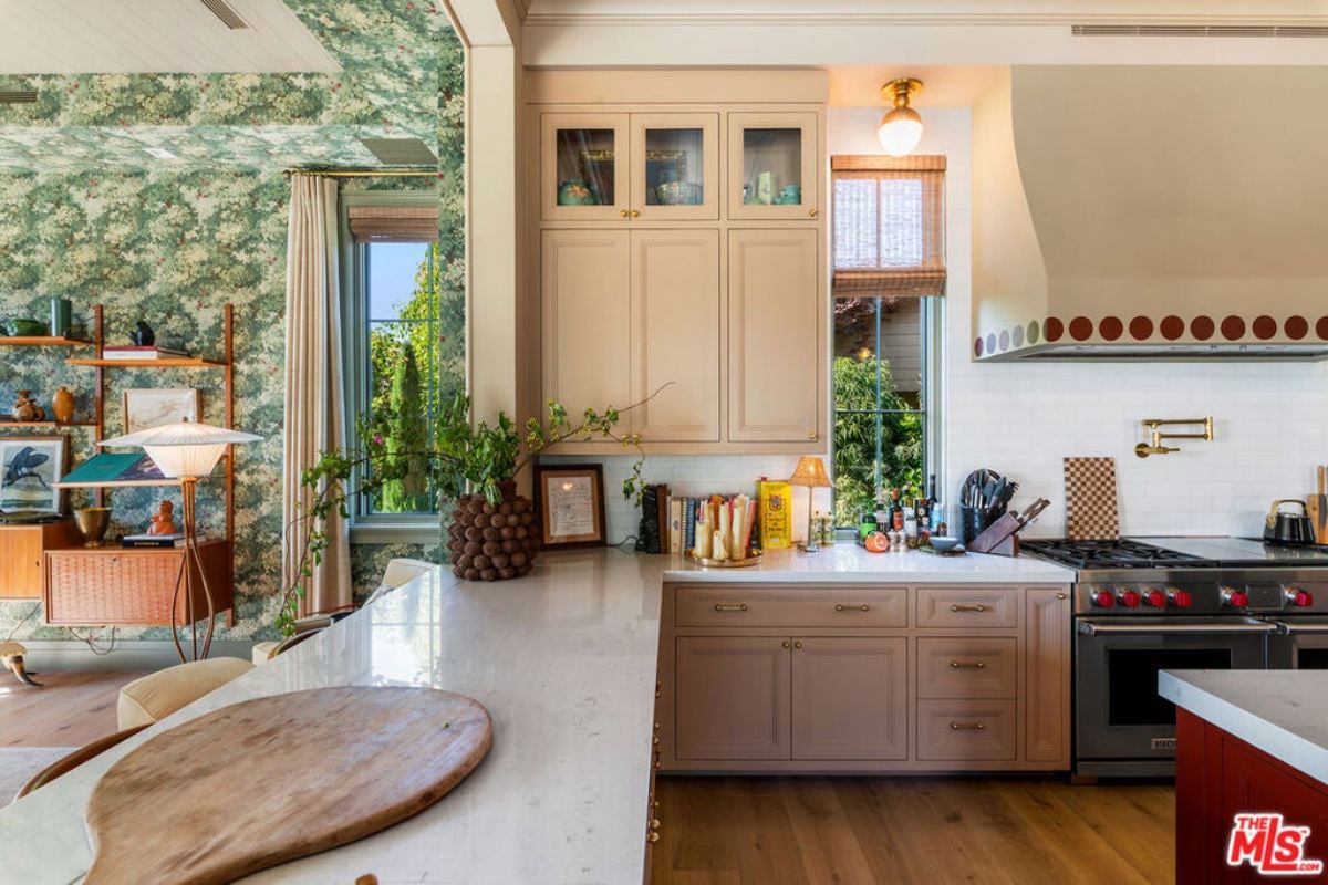 9,351 Sq. Ft. Mansion in Pacific Palisades, CA ($21,900,000)