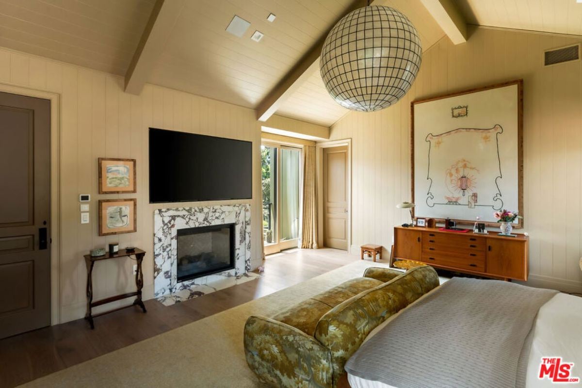 9,351 Sq. Ft. Mansion in Pacific Palisades, CA ($21,900,000)