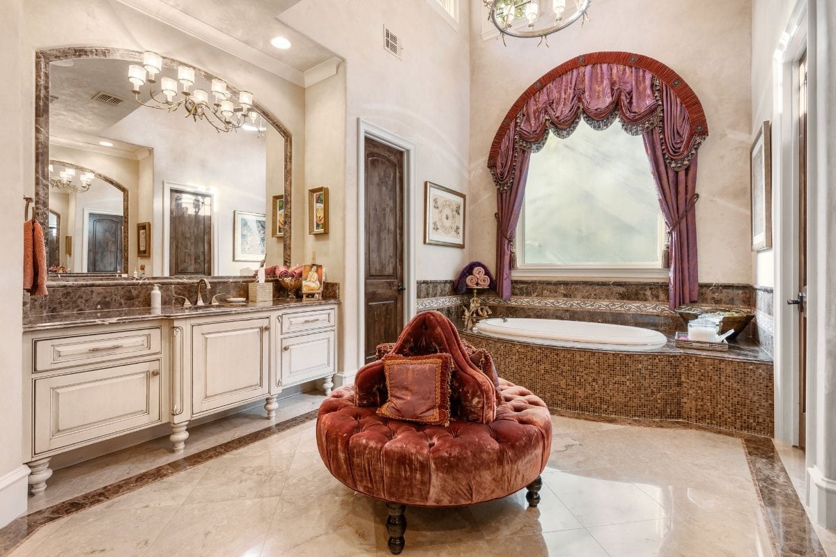 8,826 Sq. Ft. Mansion in The Woodlands, TX ($4,290,000)