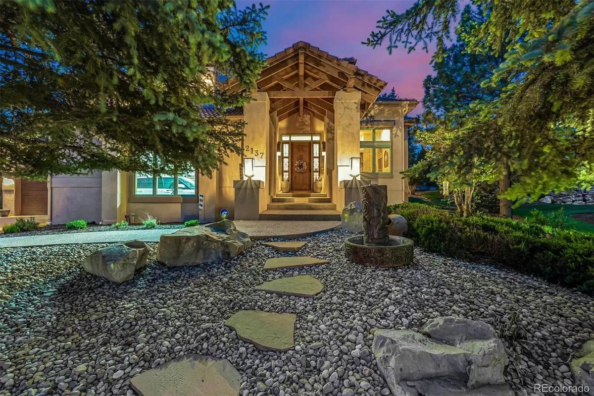 Step Into This Craftsman Entryway Illuminated by Twinkling Lights