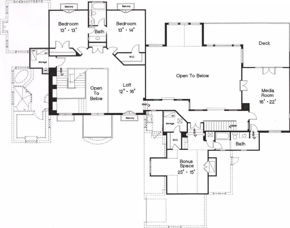 Expansive Loft and Media Room: A Floor Plan for Relaxation and Fun