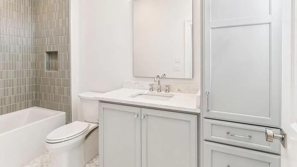 Appreciate the Sleek Simplicity in This Modern Bathroom Design