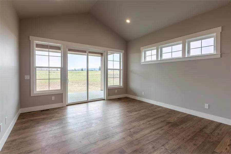 Check Out the Horizon Views from This Bright Craftsman Room