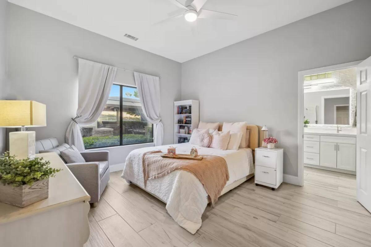 Calm Bedroom Retreat with Soothing Neutral Tones