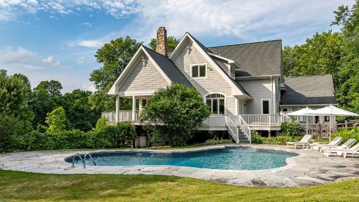 Charming Craftsman Home With a Delightful Poolside Escape