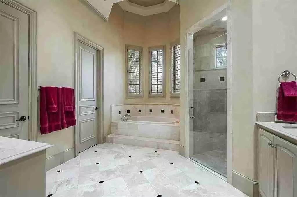Look at the Elegant Octagonal Ceiling in This Spa-Like Bathroom