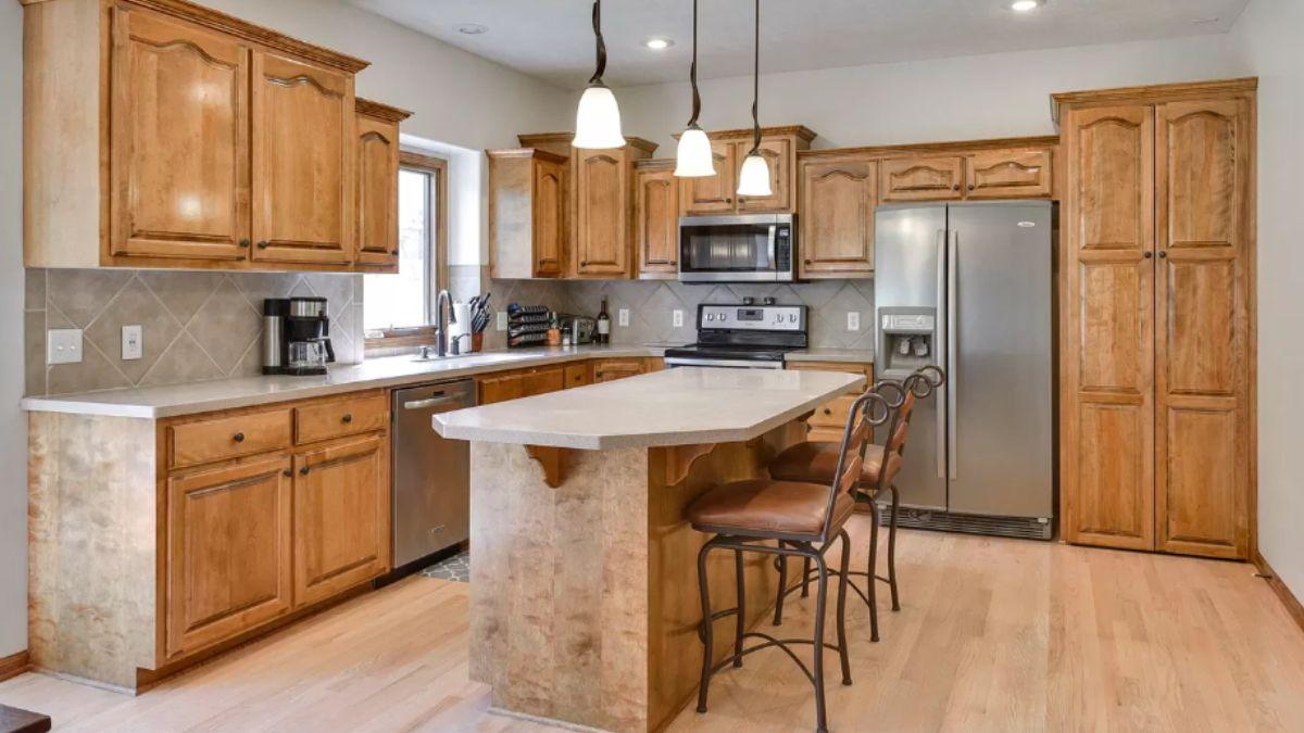 Warm Wood and Practical Layout in This Craftsman Kitchen