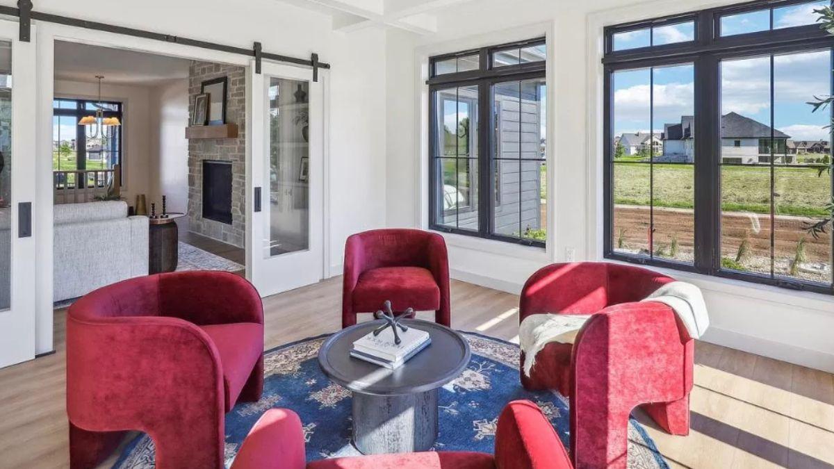 Check Out the Bold Red Seating in This Bright Sitting Room