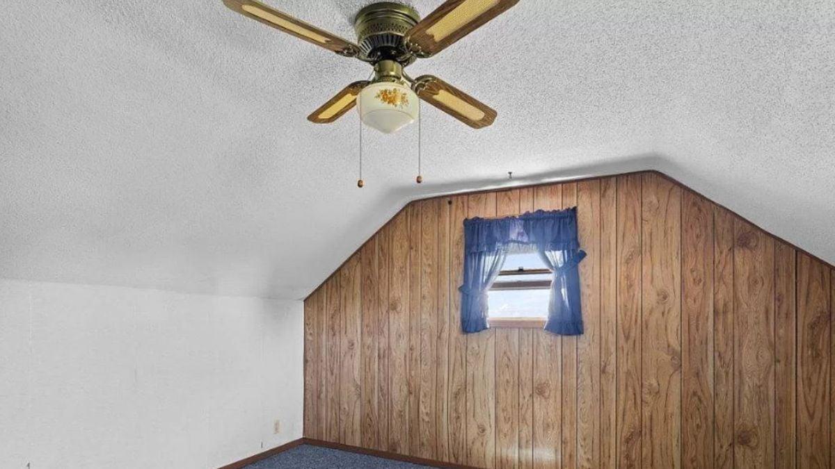 Embrace the Retro Vibe with This Vintage Ceiling Fan