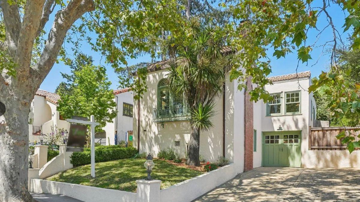 Discover the Serenity of This Stucco Facade with Soft Green Accents