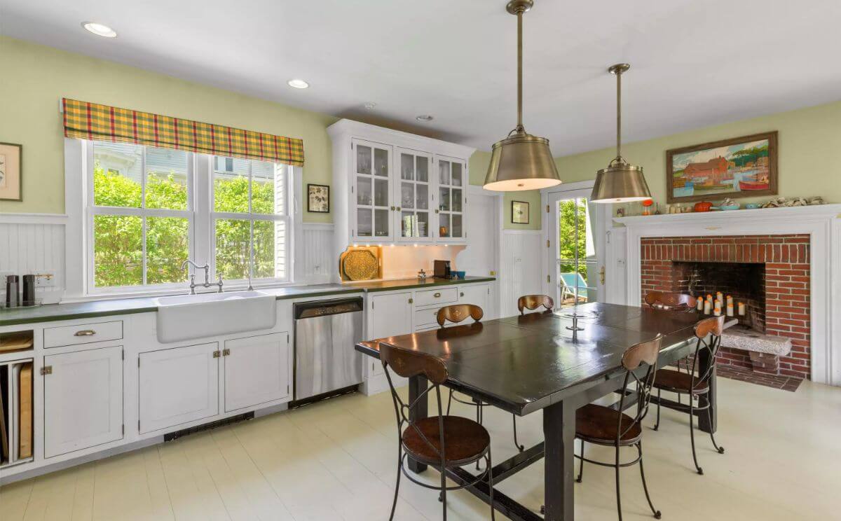 Eat-in Kitchen