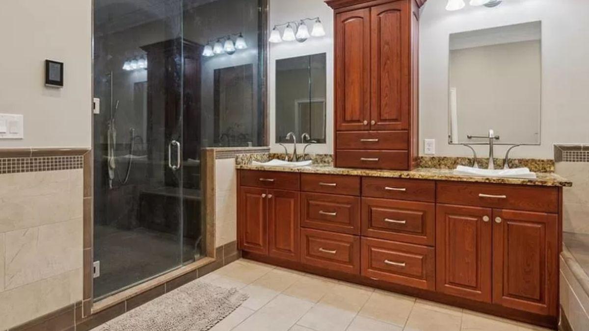 Elegant Bathroom Design with a Rich Cabinet Finish