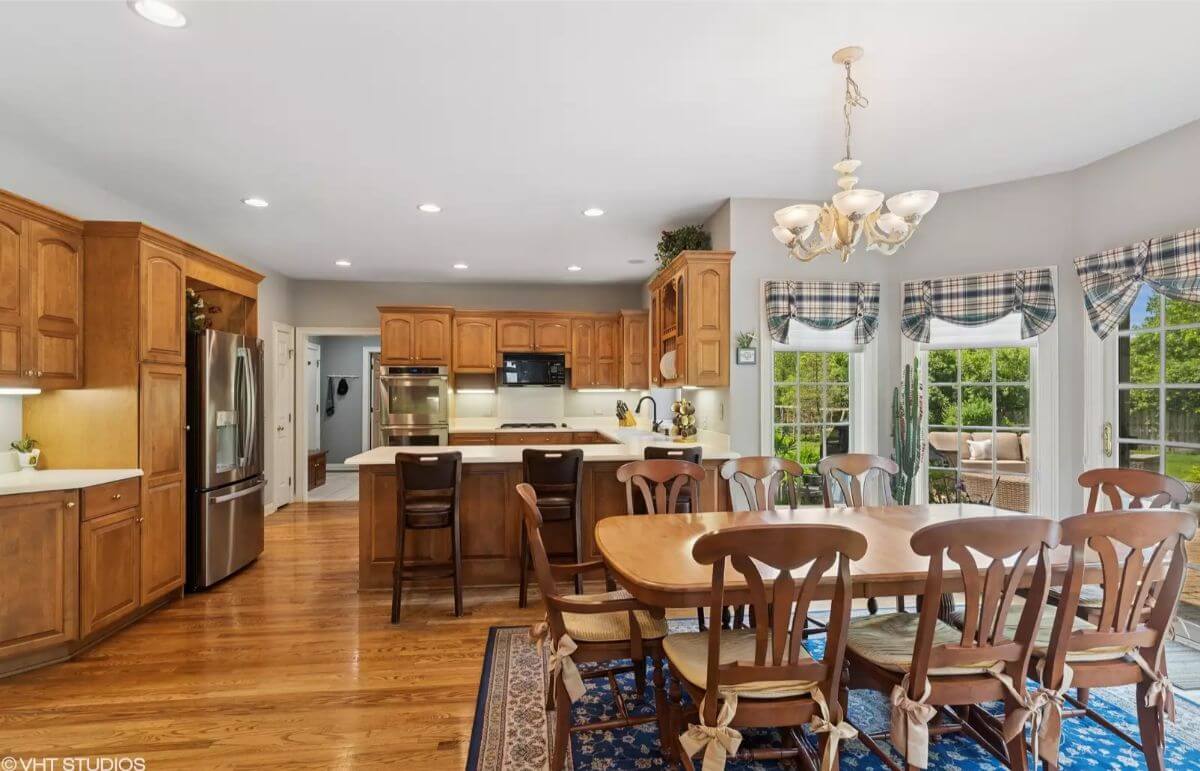 Kitchen and Breakfast Area