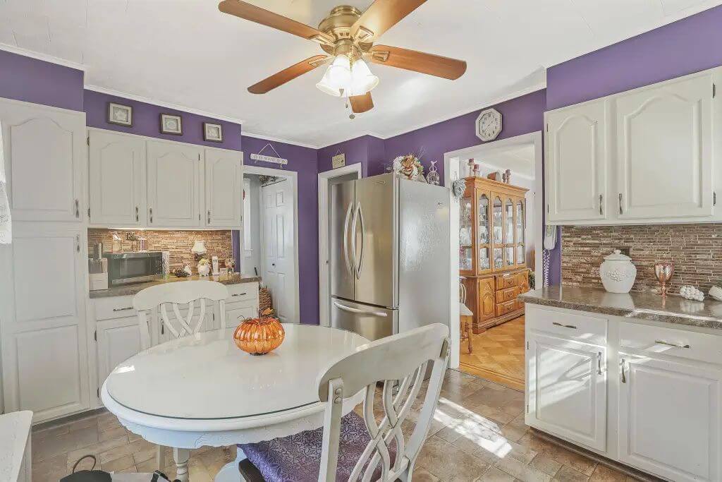 Eat-in Kitchen