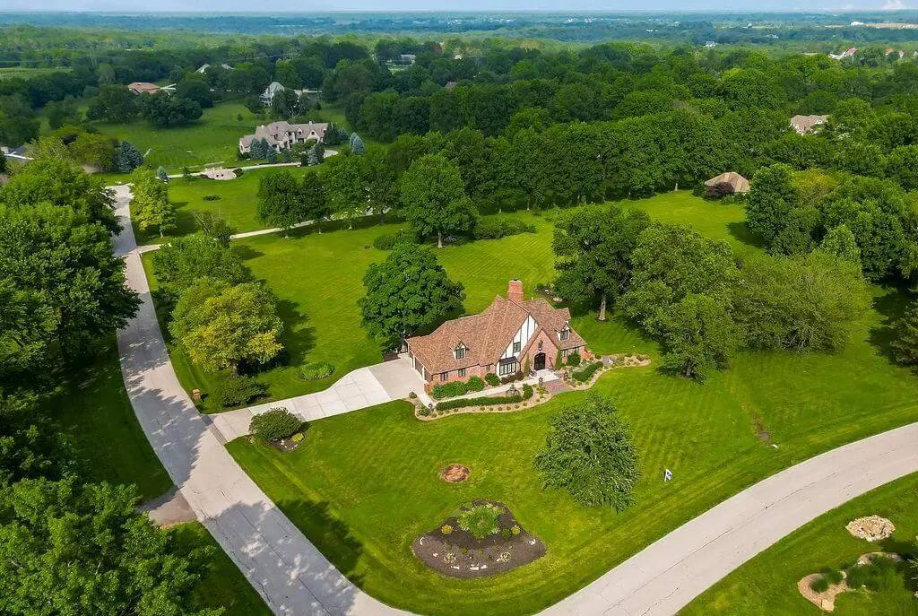 Here’s What $1 Million Will Get You For a House in Kansas (June 2025 - 10 Properties)