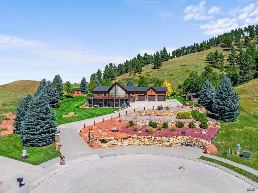 Here’s What $1 Million Will Get You For a House in South Dakota (June 2025 - 10 Properties)