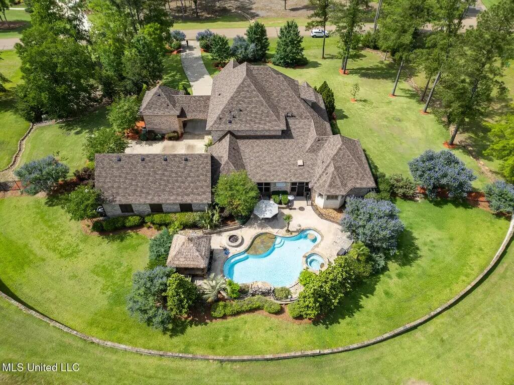Here’s What $1 Million Will Get You For a House in Mississippi (10 Properties)