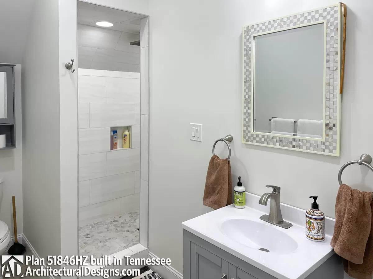 Take Note of the Stylish Tile Work in This Modern Bathroom