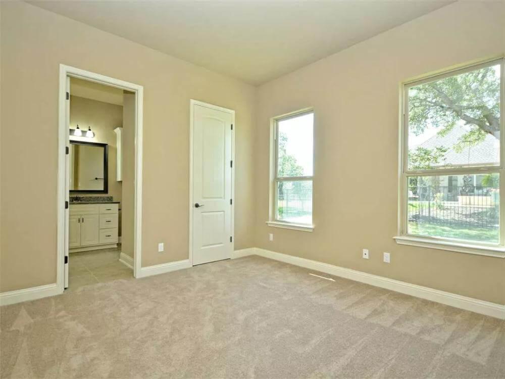 Bright Corner Bedroom with Adjoining Ensuite Bathroom