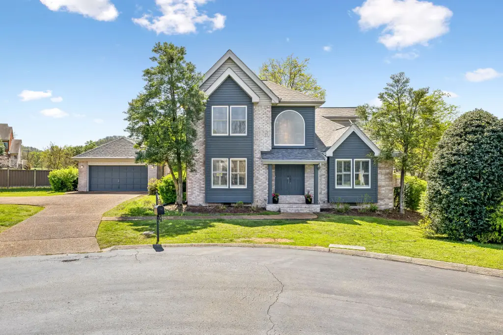 Contemporary-Style 4-Bedroom Home with Open-Concept Layout and Double Garage (2,354 Sq. Ft. Floor Plan)