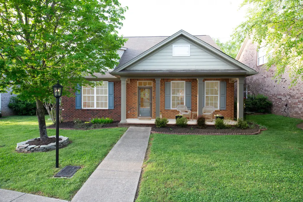 Traditional 4-Bedroom Cottage-Style Home with Bonus Room and Screened-In Back Porch (3,007 Sq. Ft. Floor Plan)