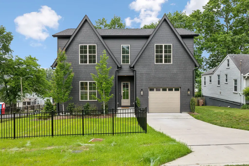 Modern Craftsman 4-Bedroom Home with Open-Concept Layout and Balcony (2,750 Sq. Ft. Floor Plan)