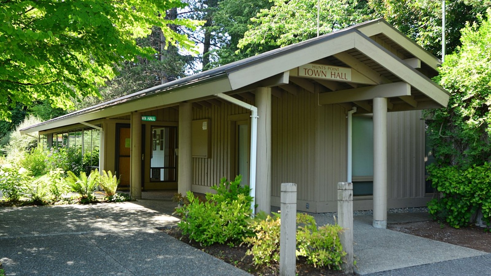 Hunts Point WA Town Image