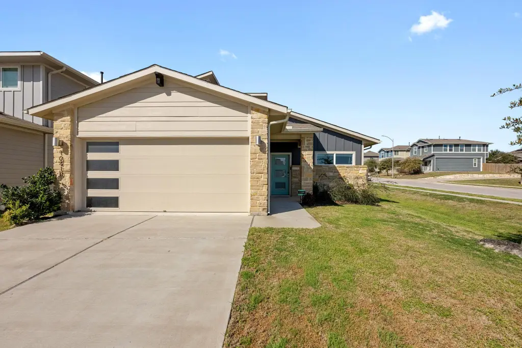 4-Bedroom Modern-Style Home with Open-Concept Layout and Bonus Room (2,313 Sq. Ft. Floor Plan) 