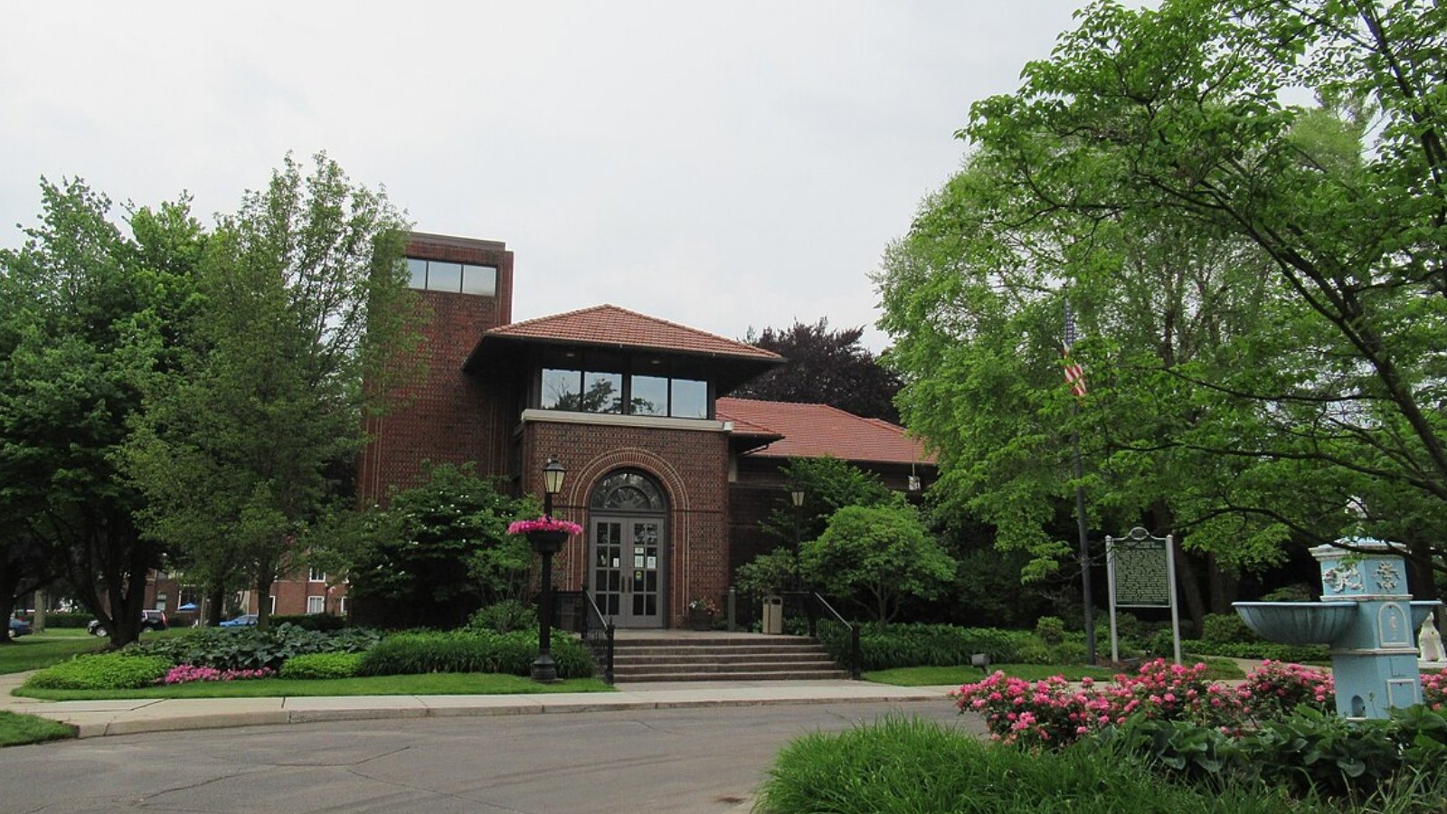 Grosse Pointe Shores MI Town Image