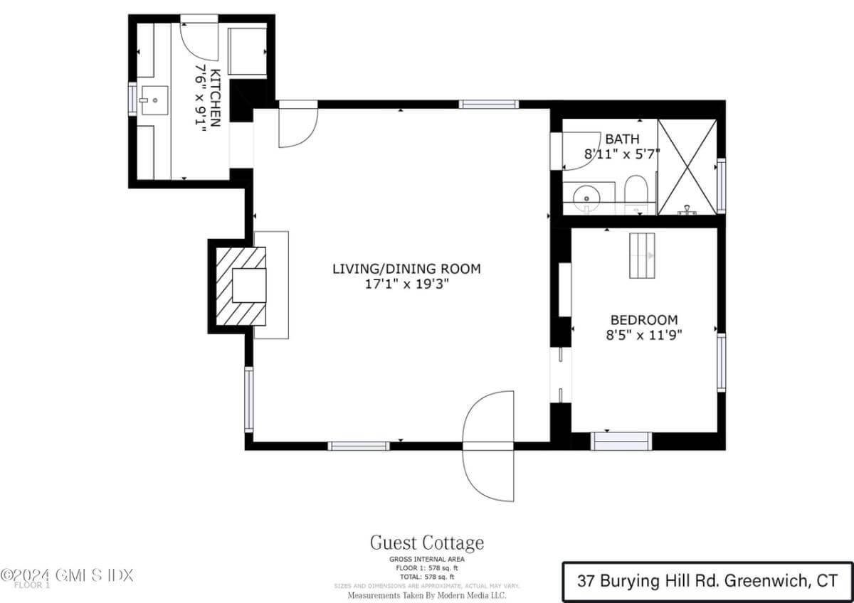 Step Inside This Compact Guest Cottage Oozing Efficient Design