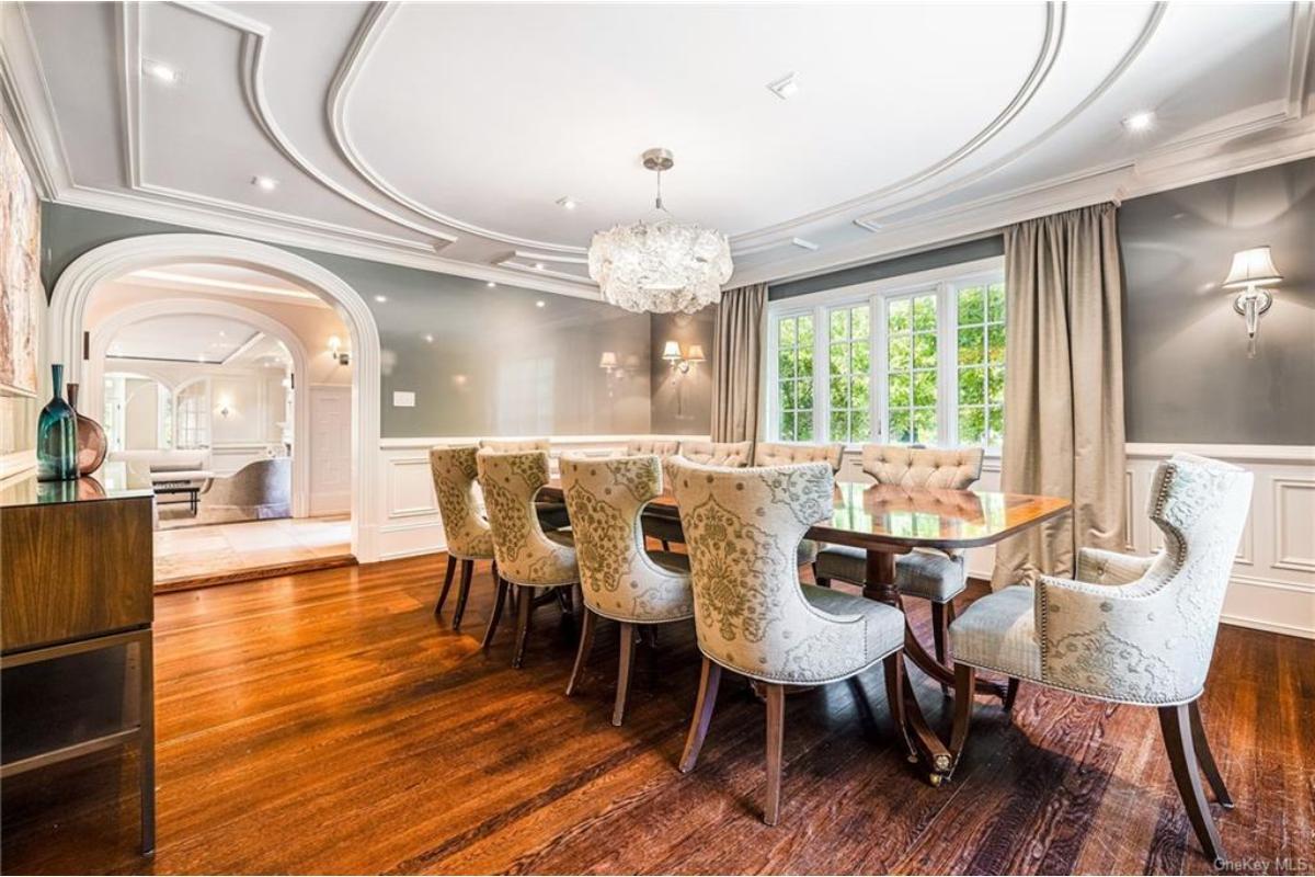 Elegant Dining Room with Beautifully Detailed Ceiling Molding