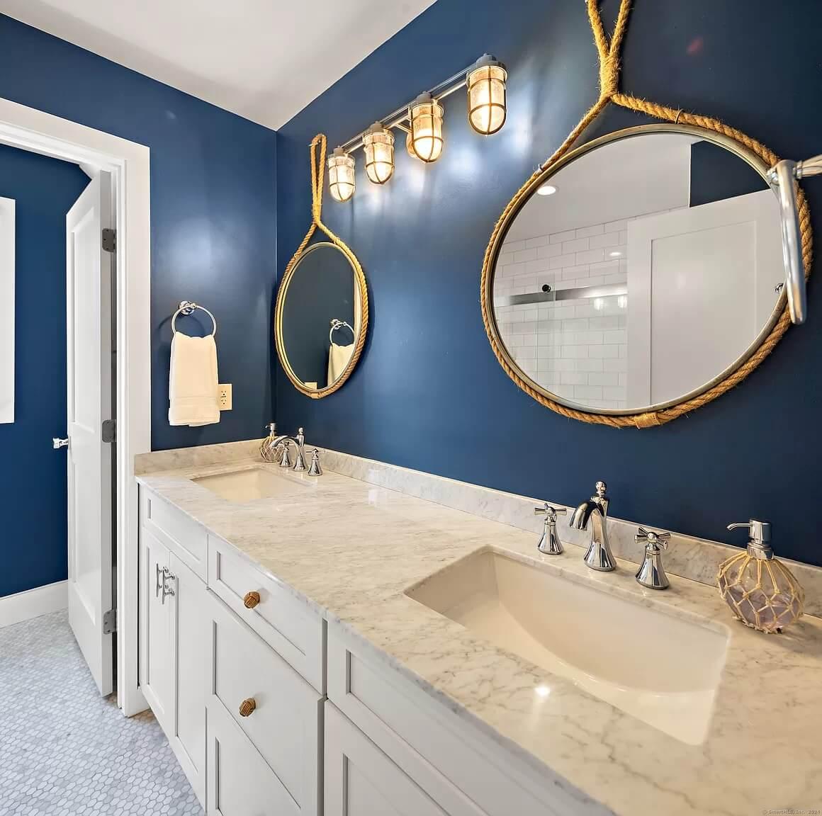 Nautical Elegance: Rope-Trimmed Mirrors in the Bathroom