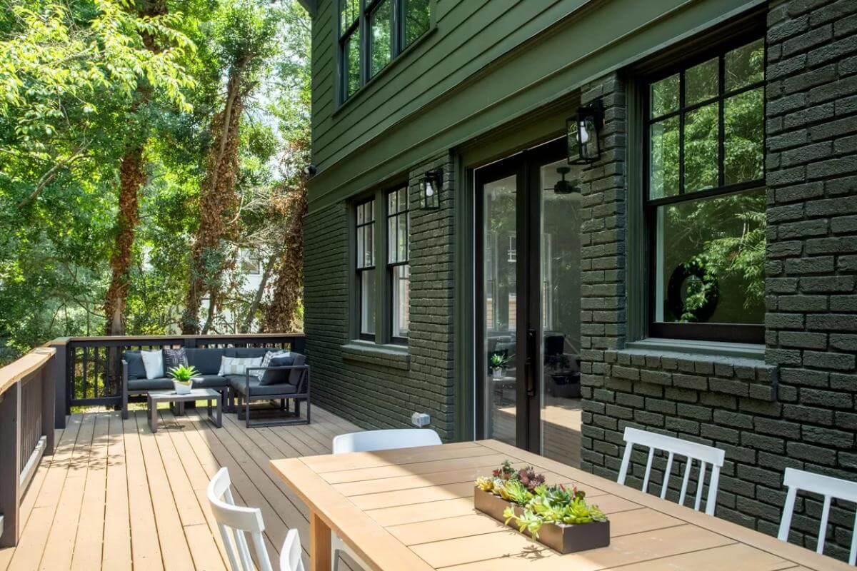 Wow, Check Out This Craftsman Deck Nestled in Greenery