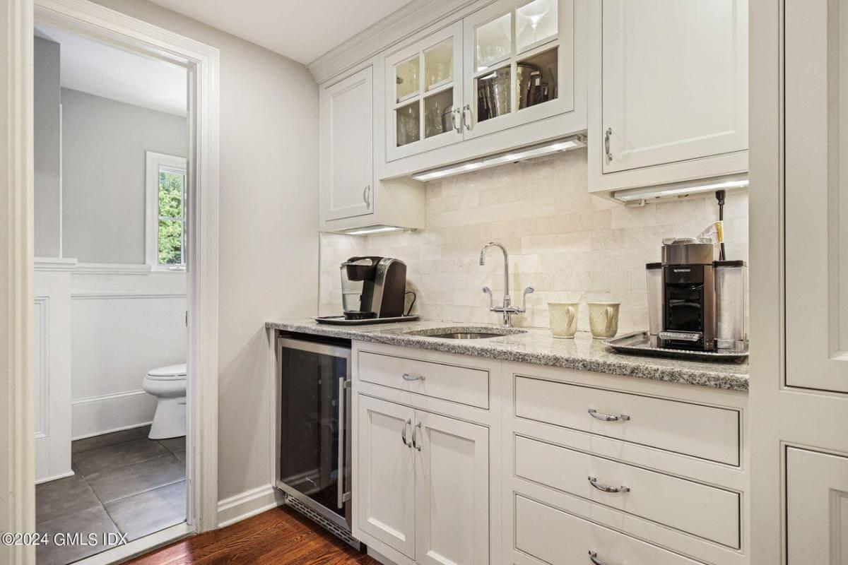 Check Out This Charming Coffee Nook with Vintage-Inspired Touches