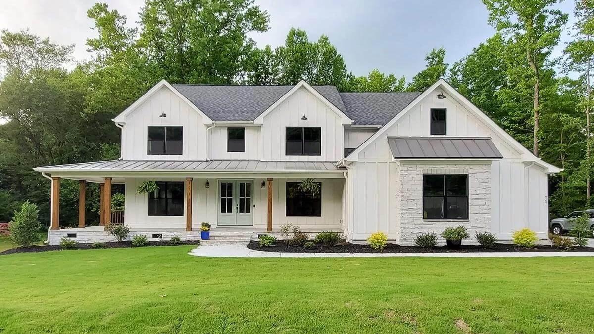 Classic Farmhouse Facade with Clean Lines and a Welcoming Porch