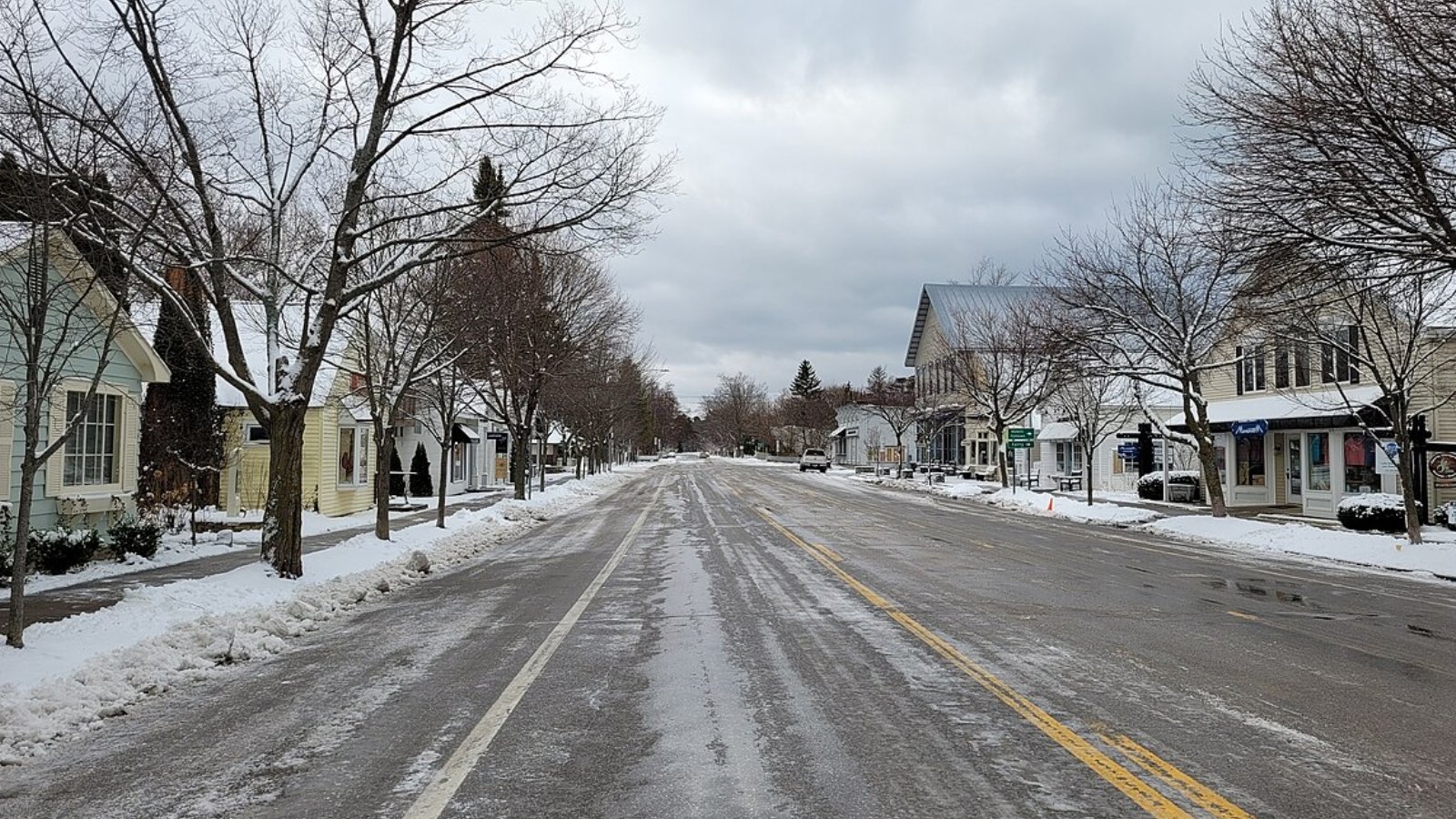 Leland MI Town Image