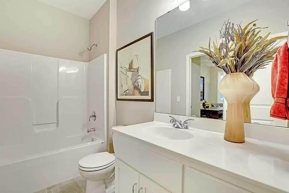 Simple Bathroom with Artful Touches and Neutral Tones