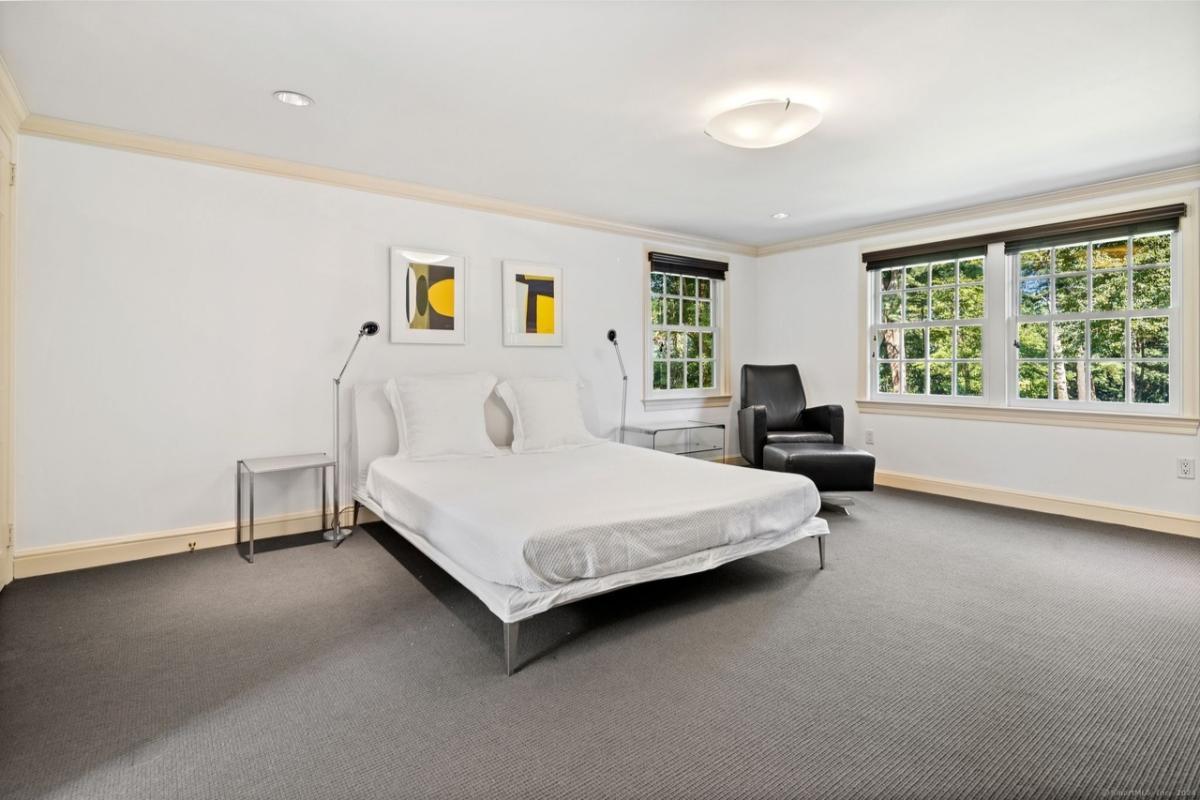 Minimalist Bedroom with Sleek Modern Accents