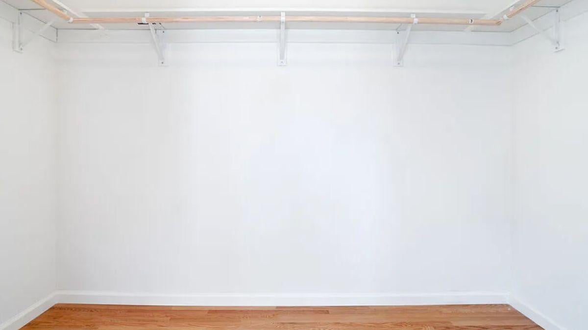 Explore the Potential of This Minimalist Closet Space