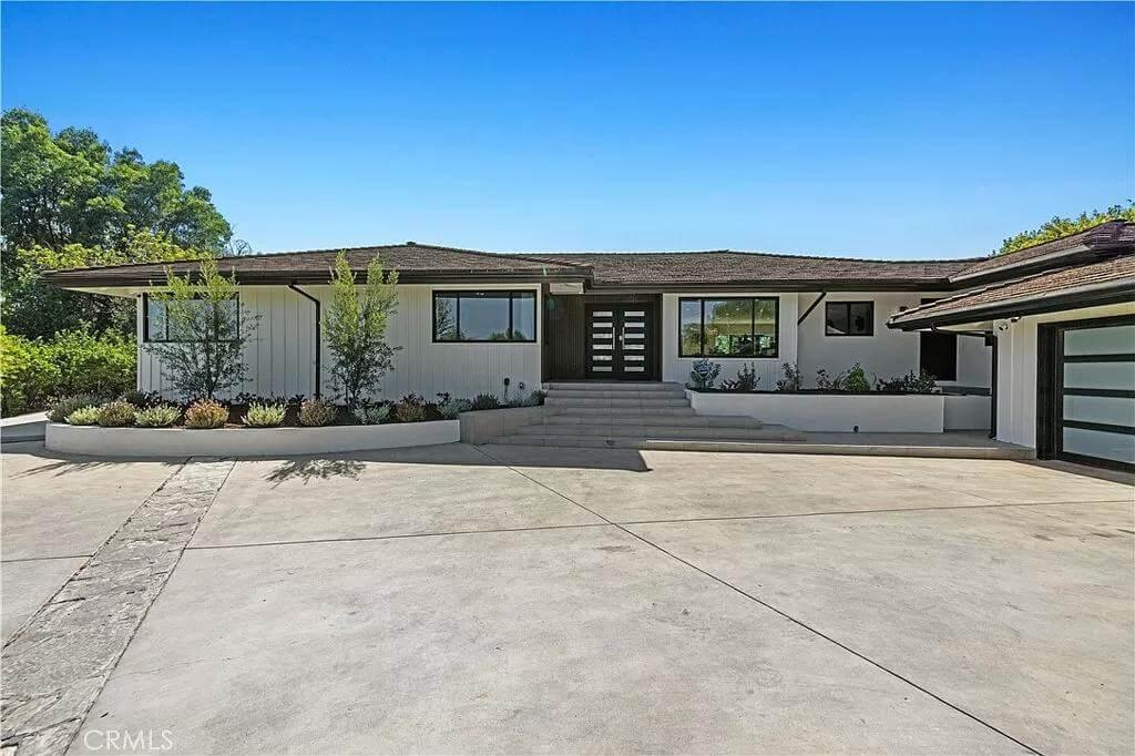Front Entrance with Bold Lines and Sleek Modern Doors
