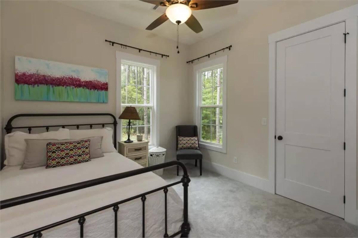Look at the Pops of Color in This Craftsman Bedroom