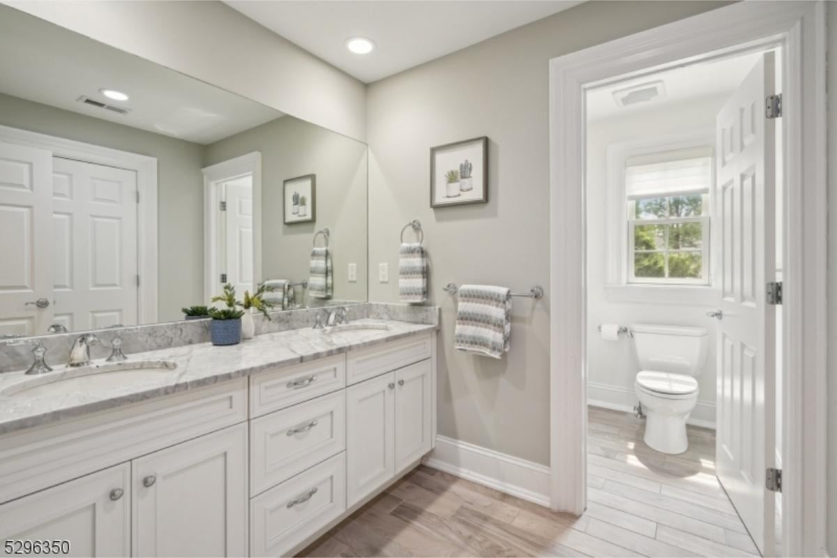 Modern Bathroom with Dual Vanity and Subtle Elegance