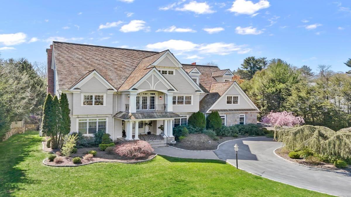 Elegant Craftsman Home with a Touch of Classic Charm