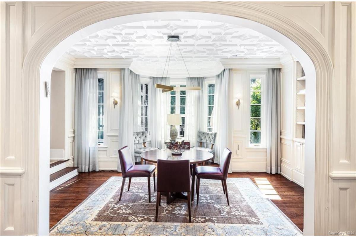 Elegant Dining Room with Intricate Ceiling Design