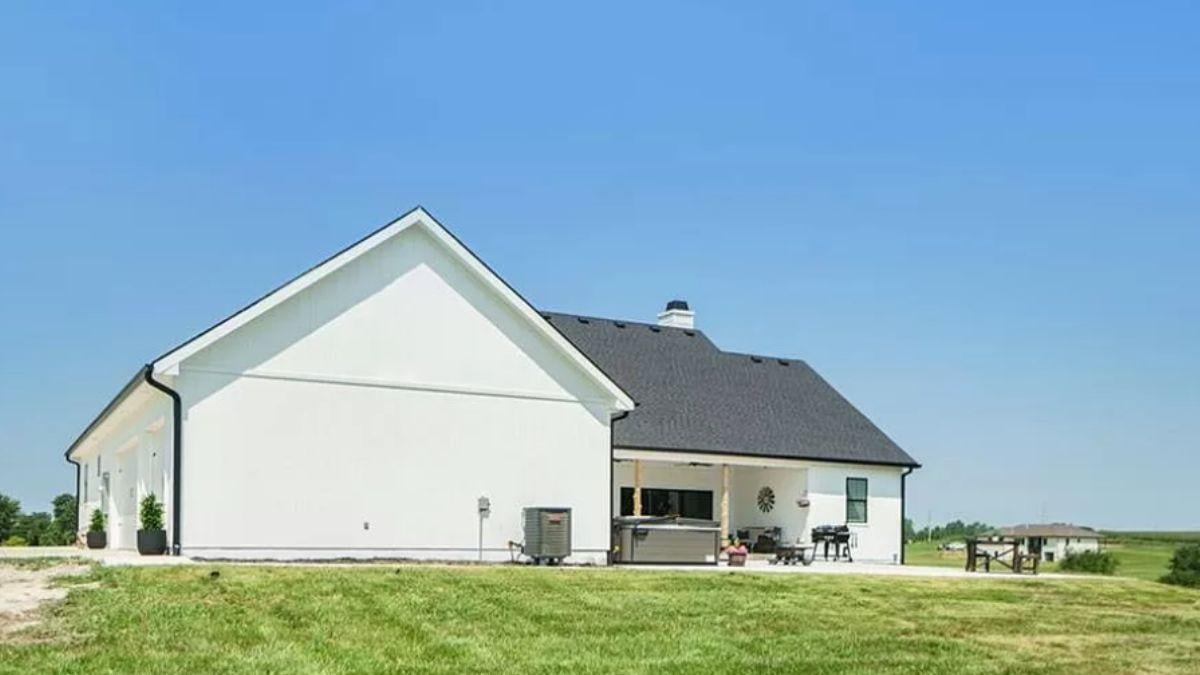 Simplistic Elegance in a Prairie-Set Farmhouse