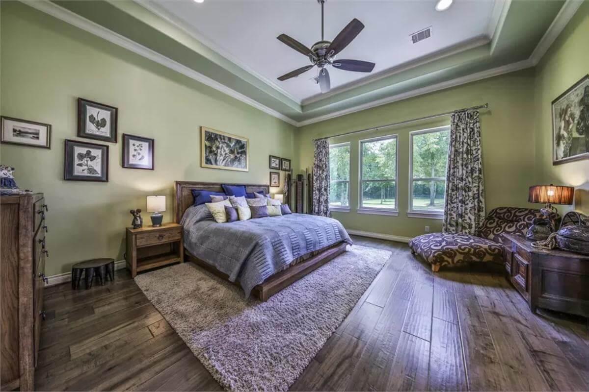 Discover the Calming Greens of This Bedroom Retreat