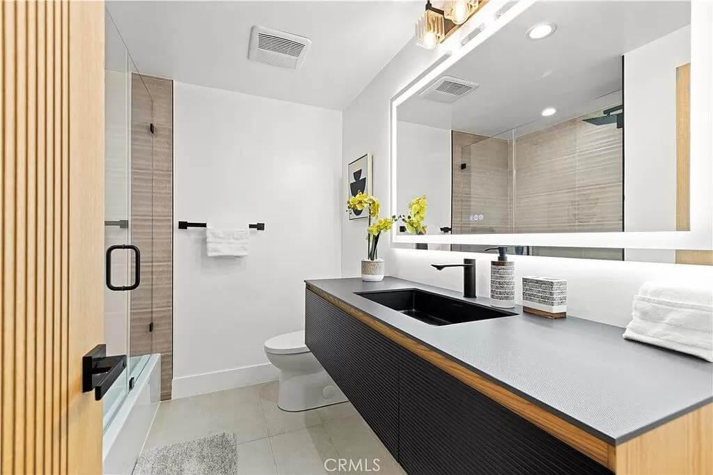 Wow, Look at the LED Mirror Adding a Modern Touch to This Sleek Bathroom