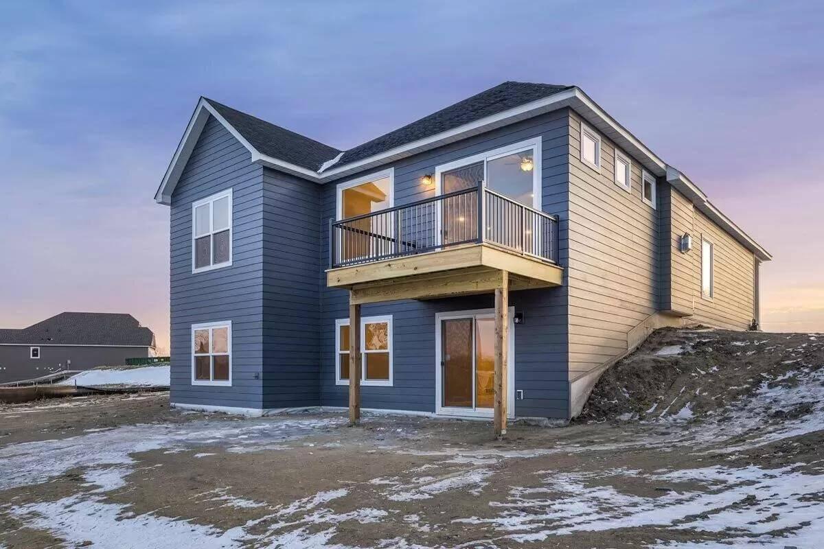 Check Out the Smart Balcony Design on This Modern Craftsman Home